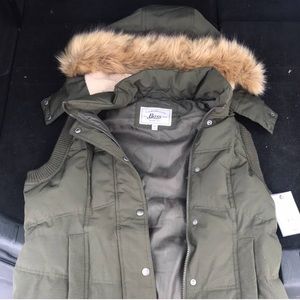 Dark camo green winter vest